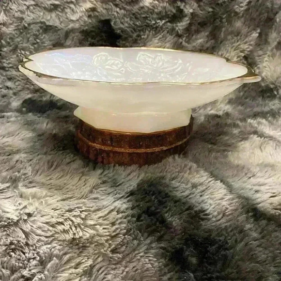 Vintage Anchor Hocking Milk Glass Grape Pattern Gold  Trim
Footed Bowl - Picture 5 of 11